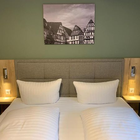 Hotel Zur Eisenbahn Limburg an der Lahn Exterior foto